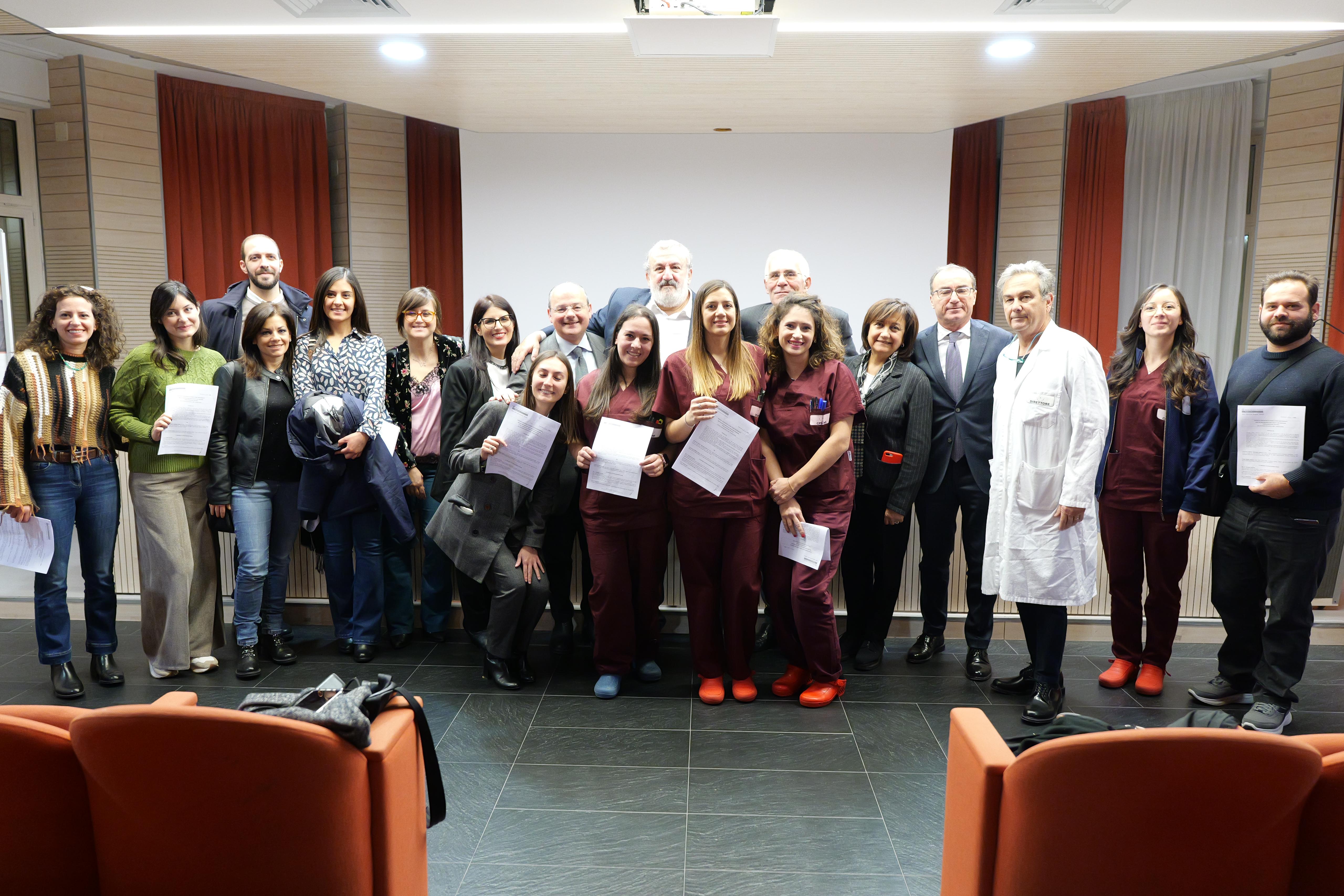 Galleria Il presidente Emiliano alla stabilizzazione di 24 precari dell'Istituto Oncologico di Bari - Diapositiva 1 di 8