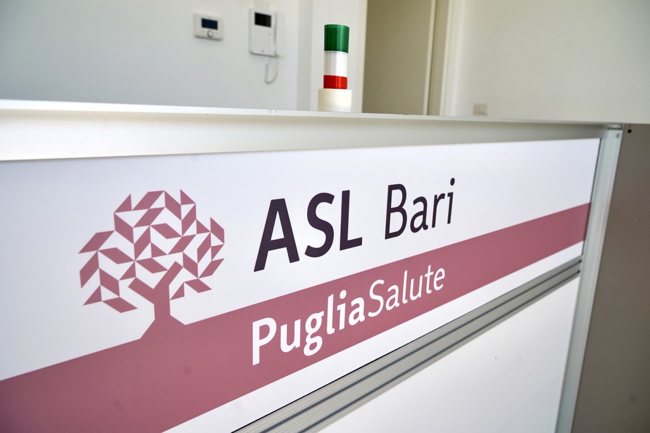 Galleria Inaugurato da Emiliano e Palese il nuovo presidio territoriale di salute a Cellamare  con centro vaccinazioni, sala prelievi e guardia medica - Diapositiva 1 di 4