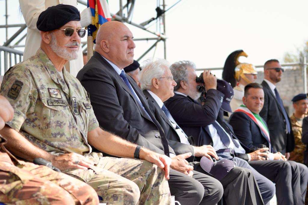 Galleria Michele Emiliano all’esercitazione militare “Leone Alato 23” a Cagnano Varano alla presenza del Presidente della Repubblica Mattarella e del ministro Crosetto - Diapositiva 5 di 22