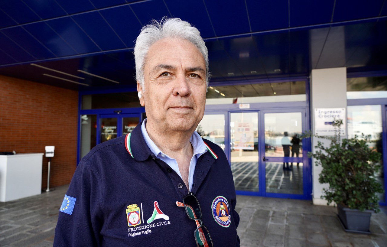 Galleria Attraccata nel terminal crociere di Bari la nave Geo Barents con 600 persone soccorse - Diapositiva 7 di 9