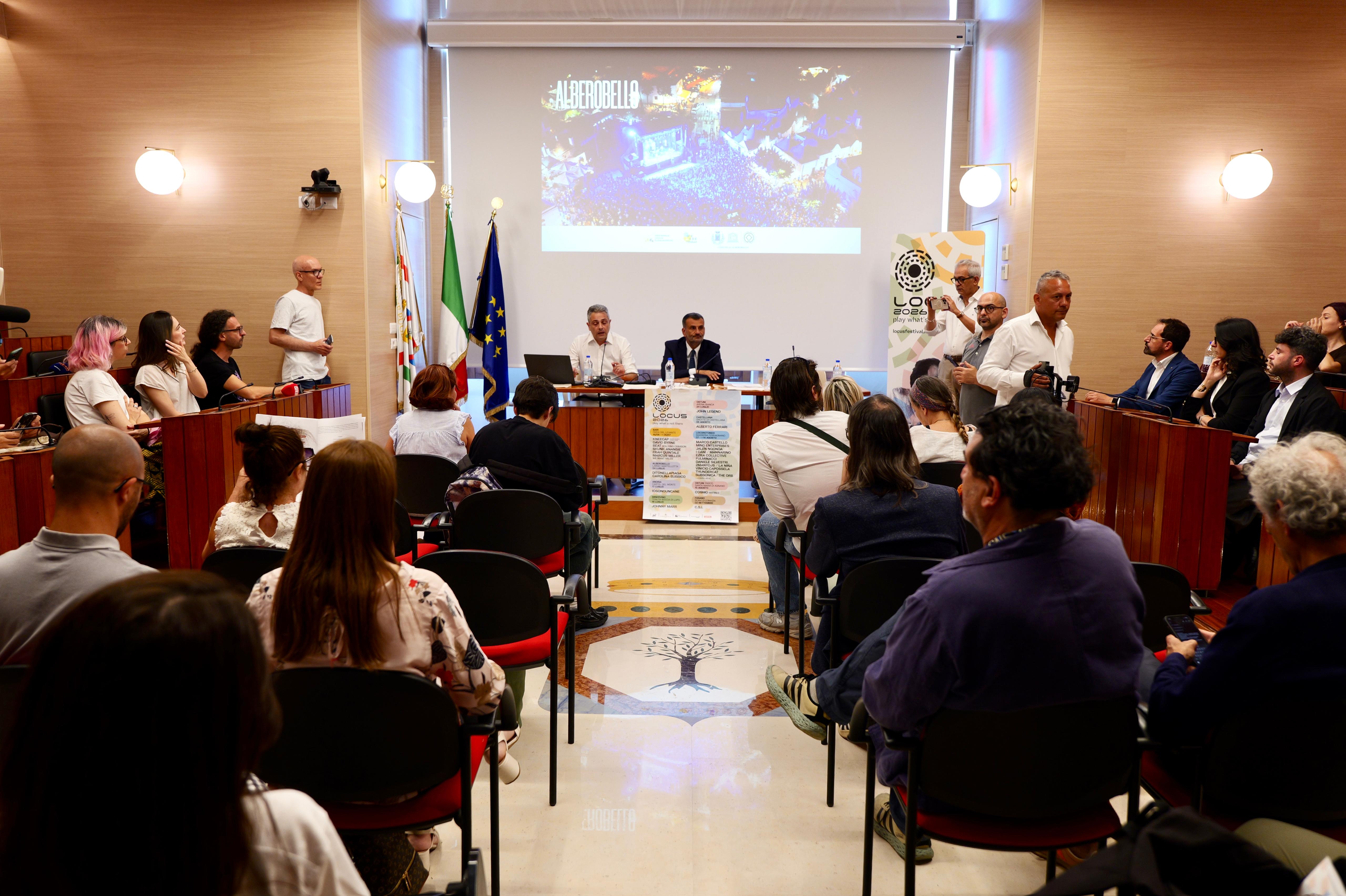 Galleria LOCUS FESTIVAL 2026, PRESENTATO IN CONFERENZA STAMPA IL PROGRAMMA DELLA XXII EDIZIONE - Diapositiva 1 di 7