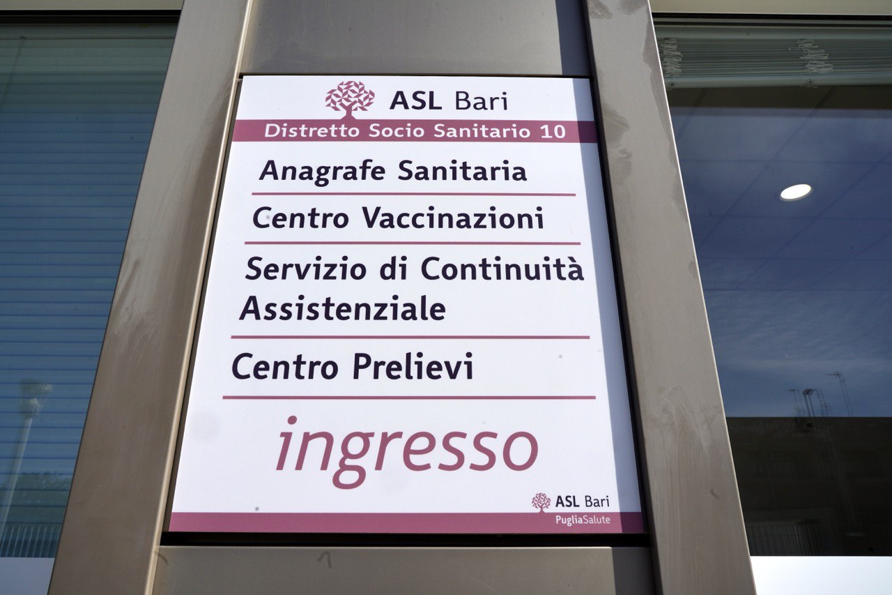 Galleria Inaugurato da Emiliano e Palese il nuovo presidio territoriale di salute a Cellamare  con centro vaccinazioni, sala prelievi e guardia medica - Diapositiva 2 di 4