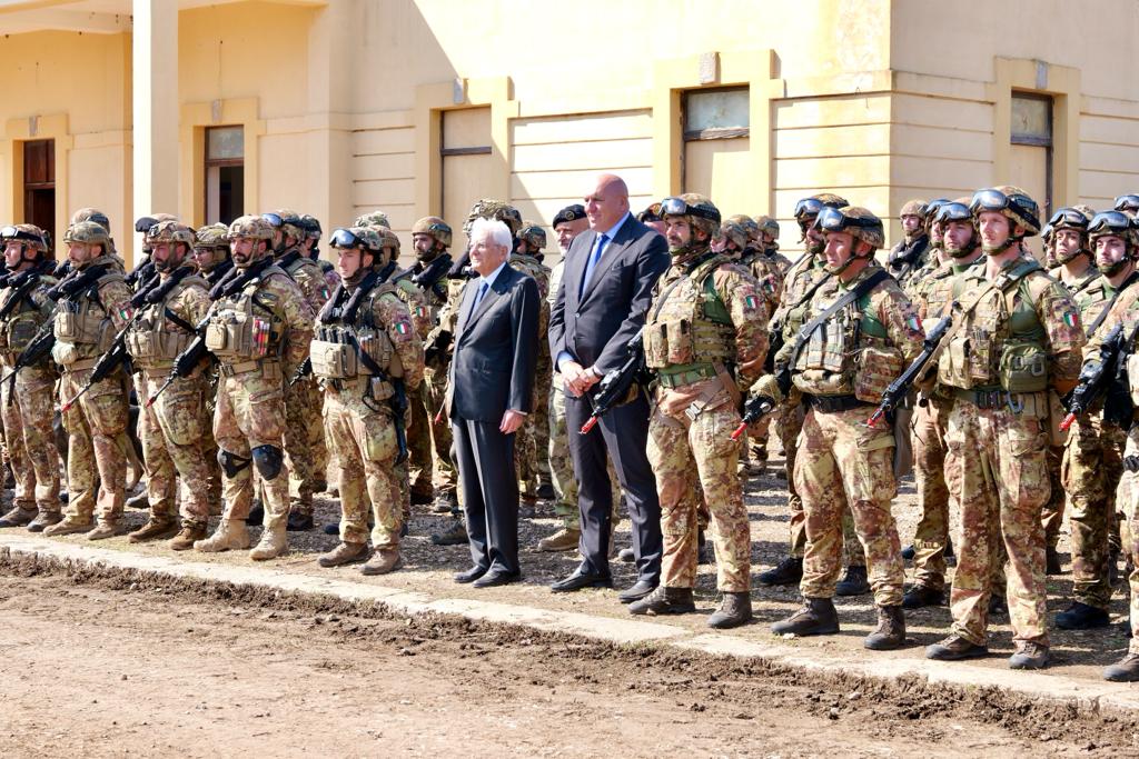 Galleria Michele Emiliano all’esercitazione militare “Leone Alato 23” a Cagnano Varano alla presenza del Presidente della Repubblica Mattarella e del ministro Crosetto - Diapositiva 14 di 22