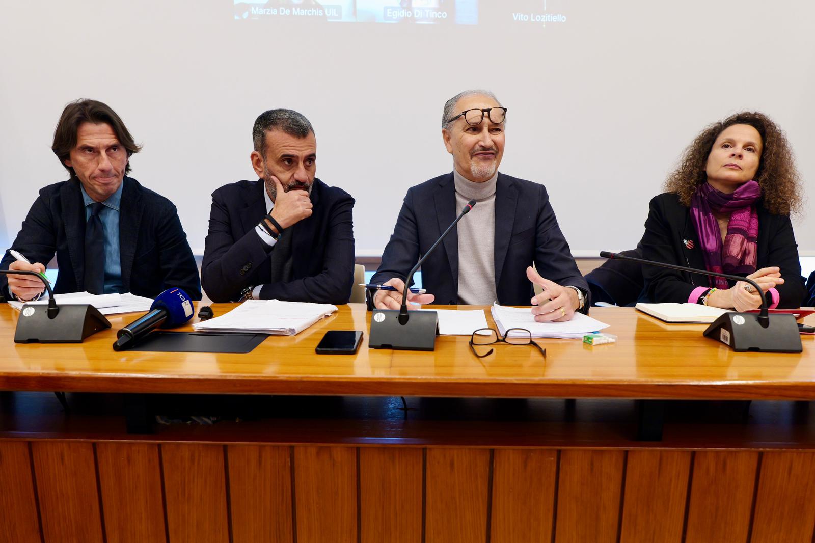 Galleria Gli esiti del tavolo Natuzzi, Decaro: 