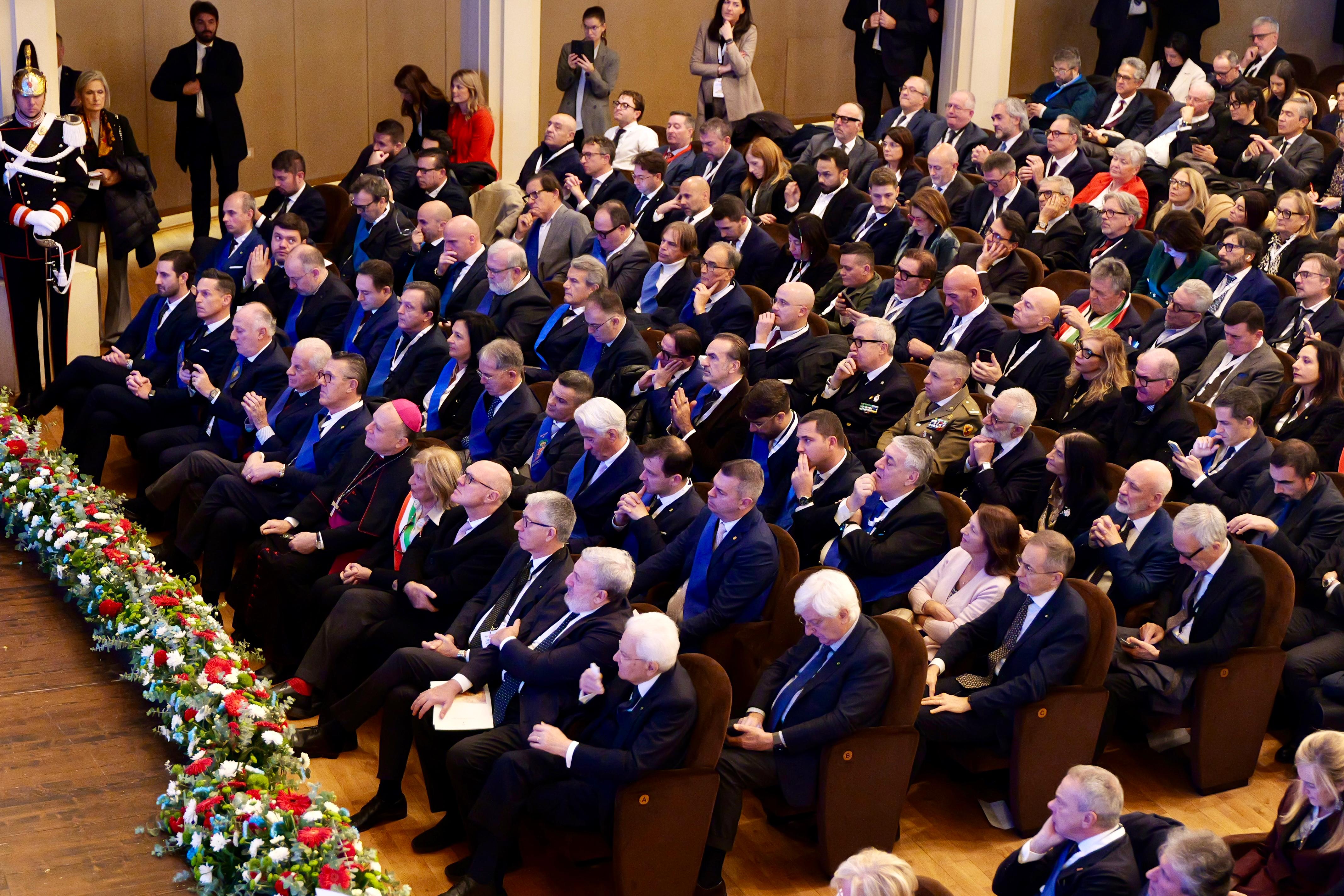 Galleria EMILIANO ALL’ASSEMBLEA NAZIONALE UPI A LECCE ALLA PRESENZA DEL PRESIDENTE MATTARELLA - Diapositiva 3 di 7