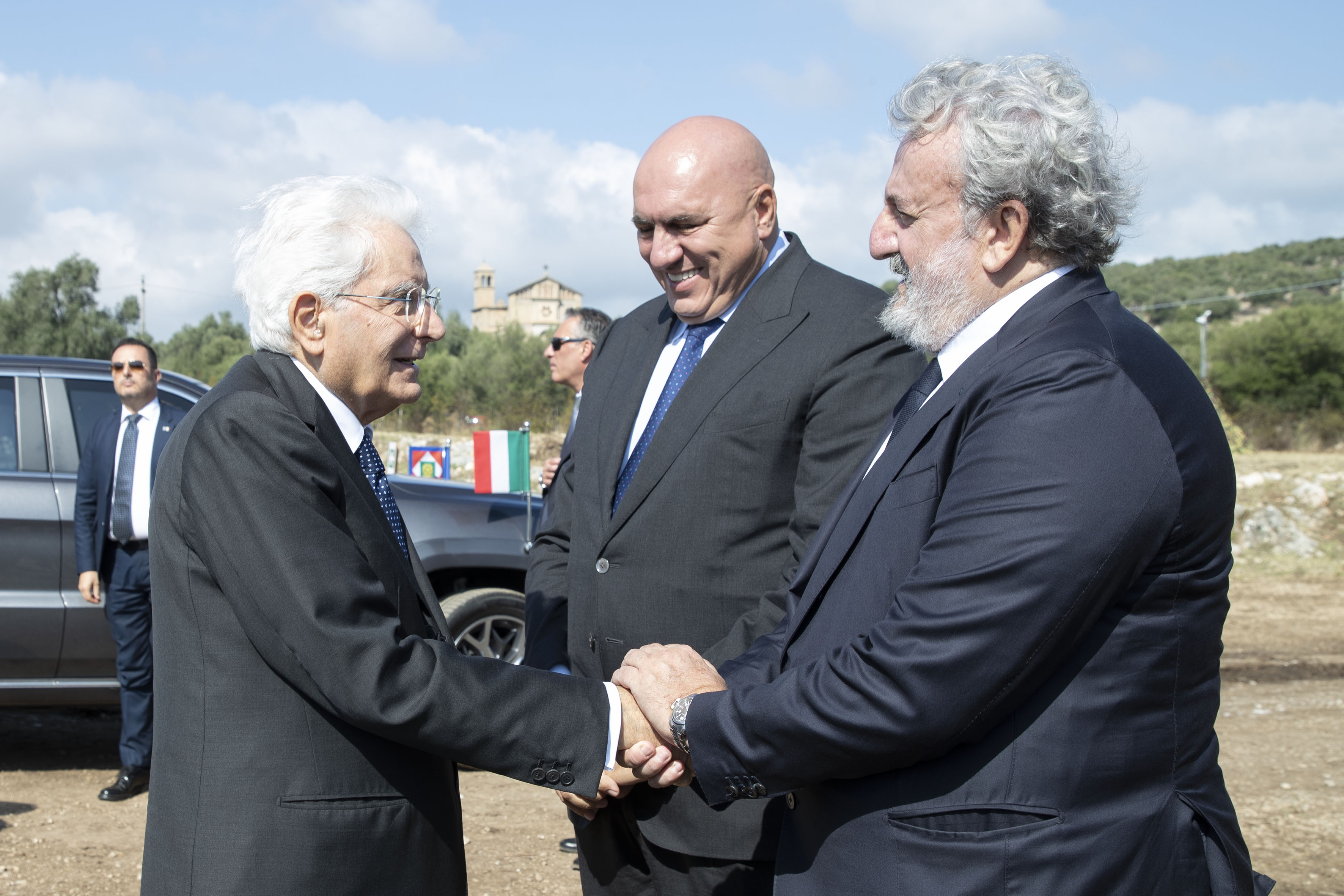 Galleria Michele Emiliano all’esercitazione militare “Leone Alato 23” a Cagnano Varano alla presenza del Presidente della Repubblica Mattarella e del ministro Crosetto - Diapositiva 2 di 22