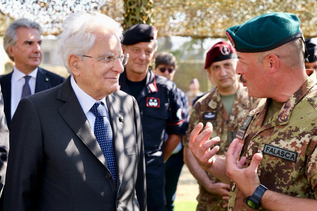 Galleria Michele Emiliano all’esercitazione militare “Leone Alato 23” a Cagnano Varano alla presenza del Presidente della Repubblica Mattarella e del ministro Crosetto - Diapositiva 15 di 22