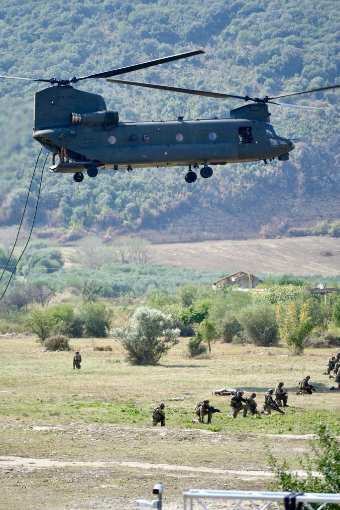 Galleria Michele Emiliano all’esercitazione militare “Leone Alato 23” a Cagnano Varano alla presenza del Presidente della Repubblica Mattarella e del ministro Crosetto - Diapositiva 6 di 22